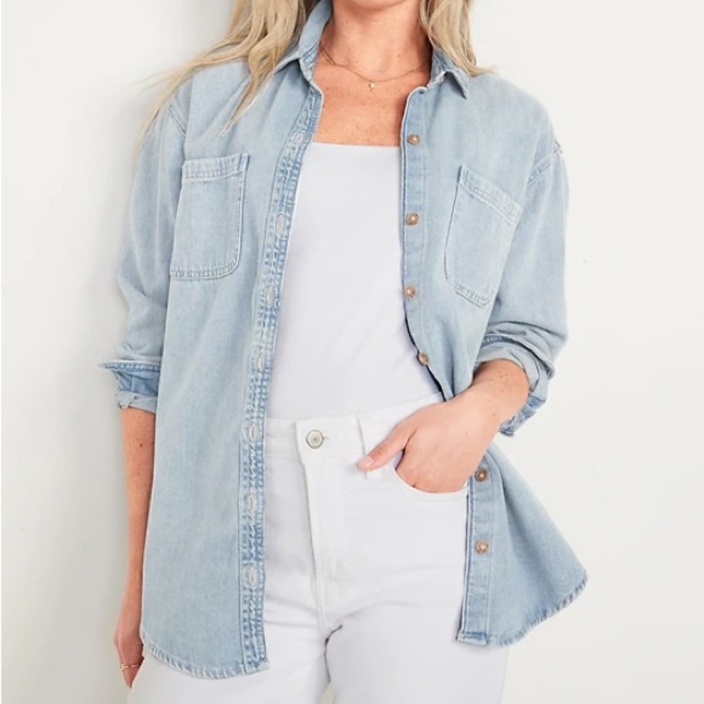 Women’s Old Navy Oversized Boyfriend Utility-Pocket Jean Shirt - Size Large